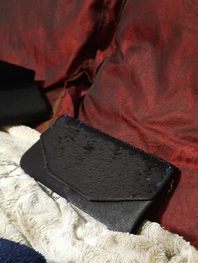 NWT GLAM SASSY EVENING SEQUIN CLUTCH WRISTLET SHOULDER CROSSBODY BAG BLACK